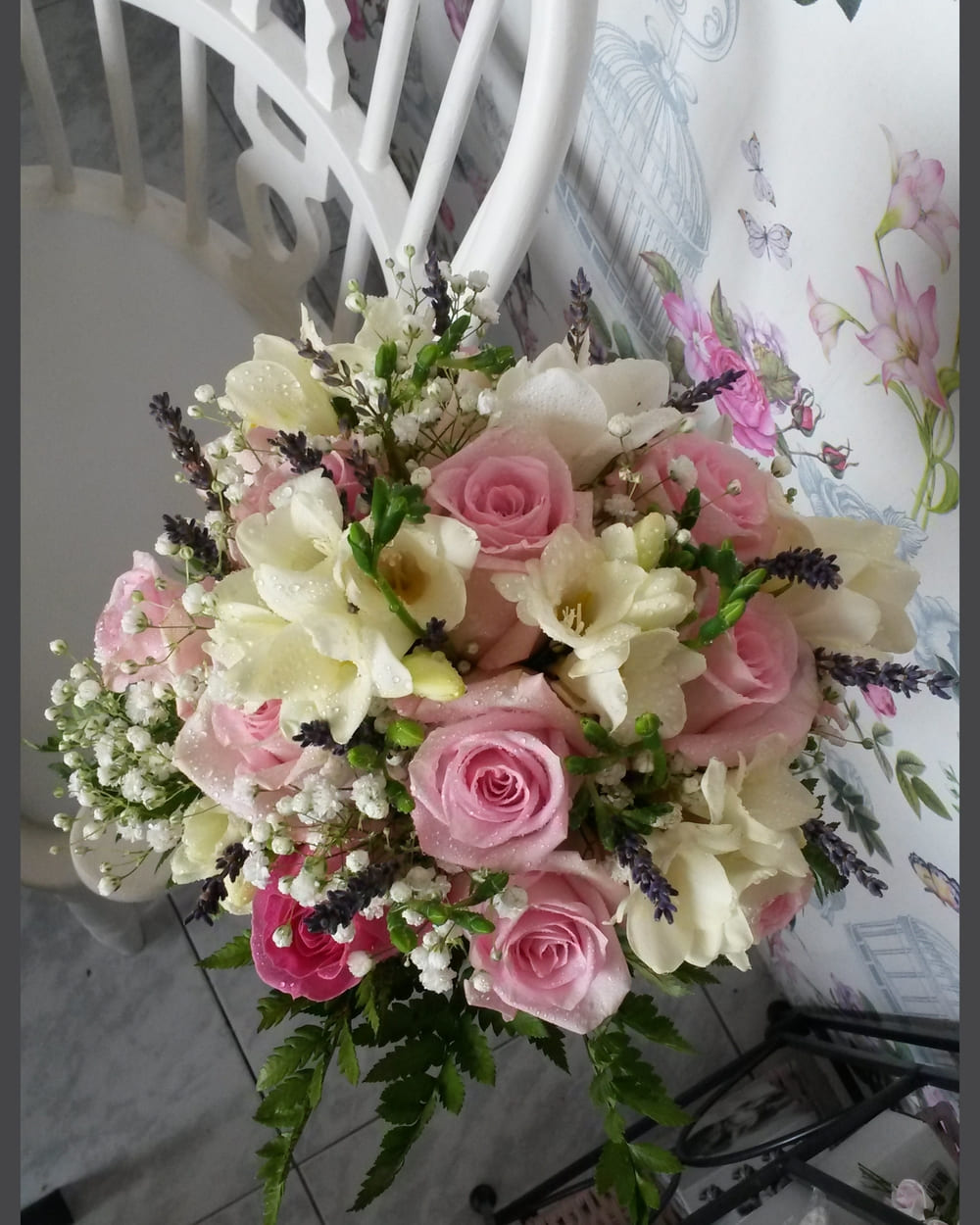 floristeria-en-gijon-sensaflor-ramo-rosa-blanco-4-rotated-2