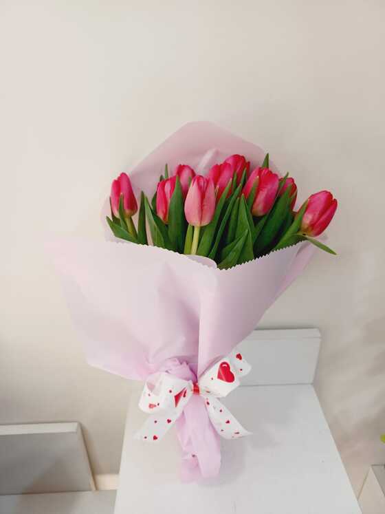floristeria-en-gijon-sensaflor-ramo-tulipanes-rojos